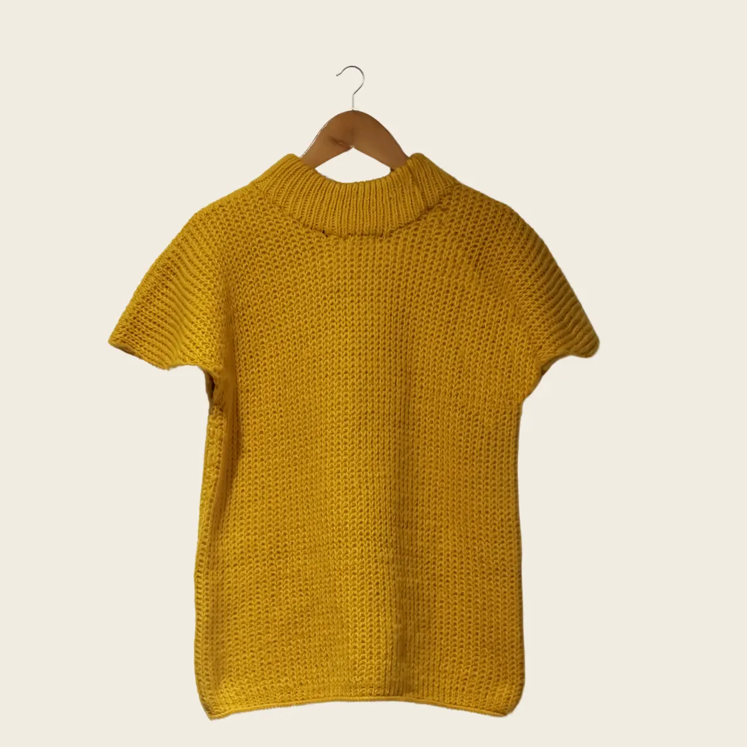Akira Woolen Top – Bright, Light, and Elegant Handknitted Wool